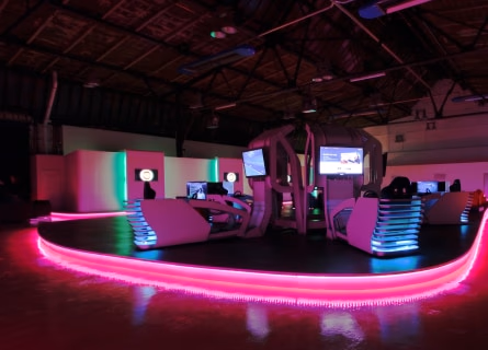 Racing-Konsole für die Gaming-Lounge CK99 – Ansicht 2
