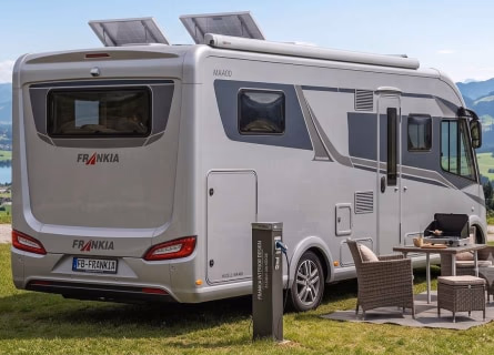 Wohnmobil-Entwürfe allein über Prompting – Ansicht 3